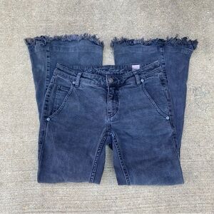 We The Free Charcoal Gray Low Rise Frayed Hem Bell Bottom Flared Jeans 27